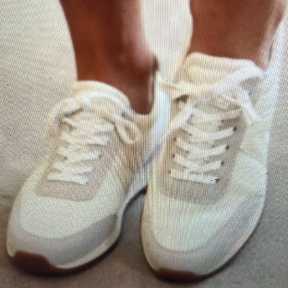 Mia Kable Retro Off White Faux Leather 7.5M Lace Up Neutral Tan Sneaker